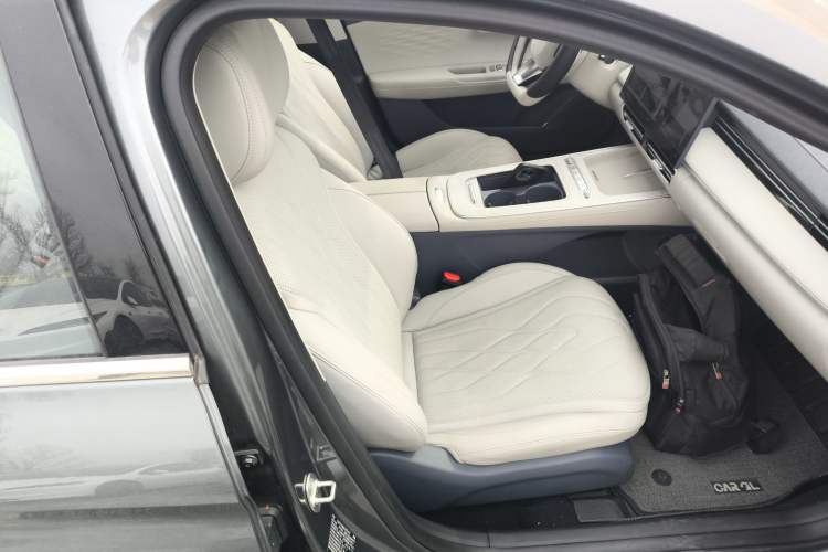 Used Chery Fengyun A8L 2025 1.5 TGDI 145 km Luxury Version Right Front Seat