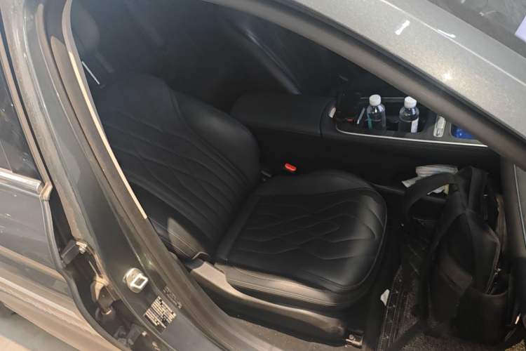 Used Chery Fengyun A8L 2025 1.5 TGDI 145 km Luxury Version Right Front Seat