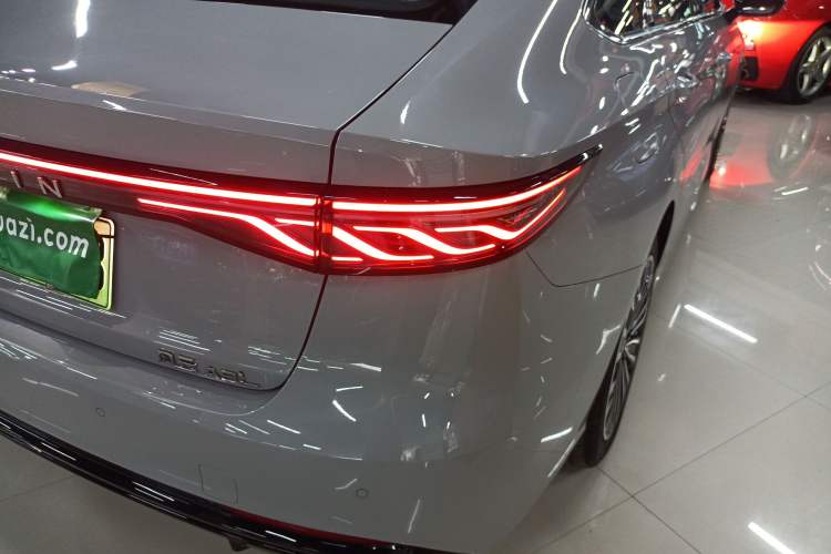 Used Chery Fengyun A8L 2025 1.5 TGDI 145 km Luxury Version Right Rear Taillight