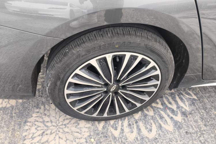 Used Chery Fengyun A8L 2025 1.5 TGDI 145 km Luxury Version Right Rear Wheel Hub