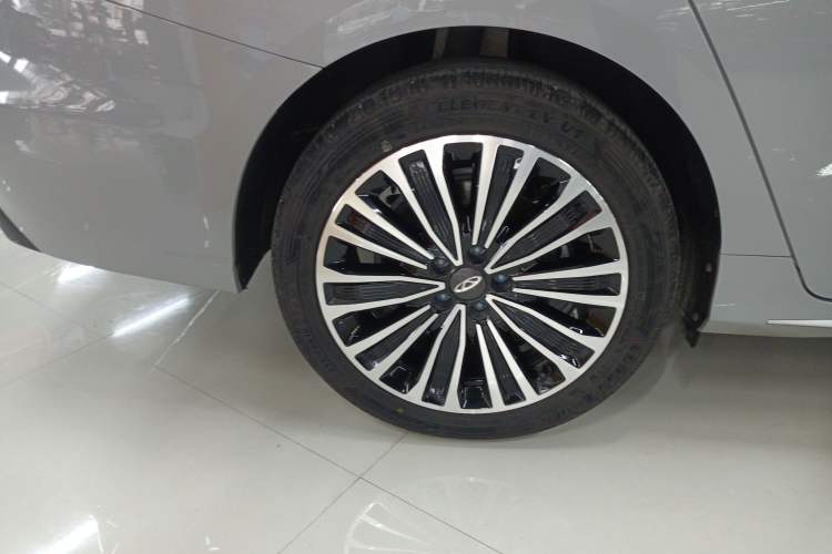 Used Chery Fengyun A8L 2025 1.5 TGDI 145 km Luxury Version Right Rear Wheel Hub