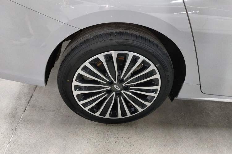 Used Chery Fengyun A8L 2025 1.5 TGDI 145 km Luxury Version Right Rear Wheel Hub