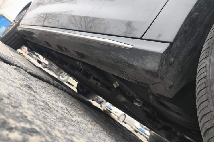 Used Chery Fengyun A8L 2025 1.5 TGDI 145 km Luxury Version Right Side Sill