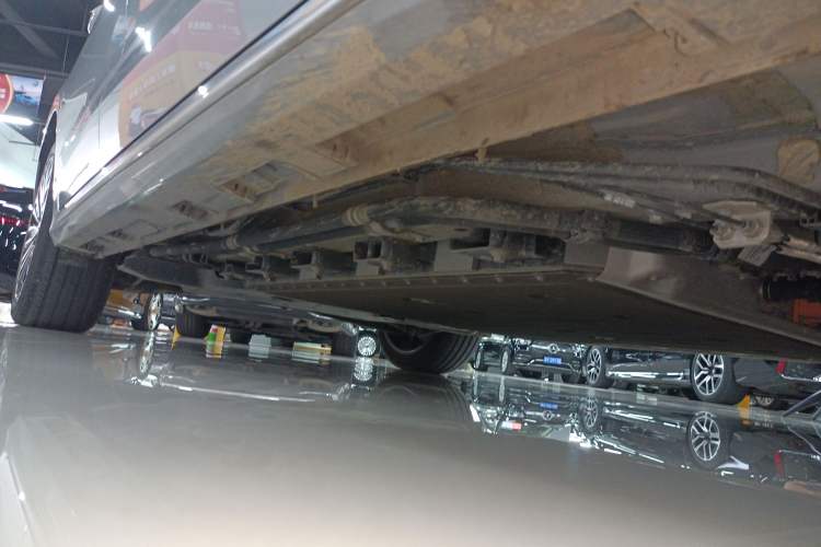 Used Chery Fengyun A8L 2025 1.5 TGDI 145 km Luxury Version Right Side Sill