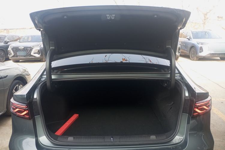 Used Chery Fengyun A8L 2025 1.5 TGDI 145 km Luxury Version Trunk
