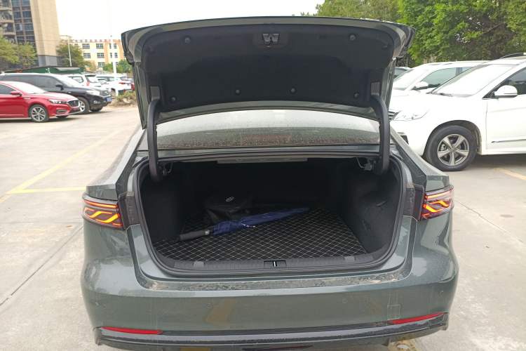 Used Chery Fengyun A8L 2025 1.5 TGDI 145 km Luxury Version Trunk