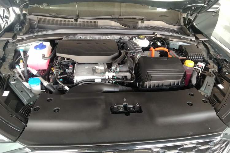 Used Chery Fengyun A8L 2025 1.5 TGDI 145 km Luxury Version Engine Bay