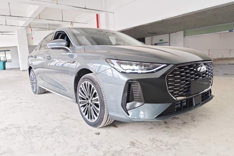 Used Chery Fengyun A8L 2025 1.5 TGDI 145 km Luxury Version Exterior 1