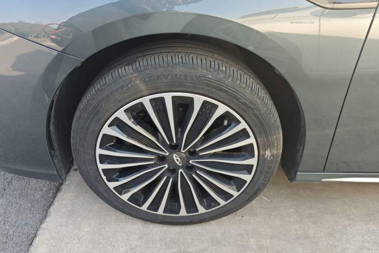 Used Chery Fengyun A8L 2025 1.5 TGDI 145 km Luxury Version Exterior 2
