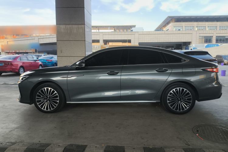 Used Chery Fengyun A8L 2025 1.5 TGDI 145 km Luxury Version Exterior 3