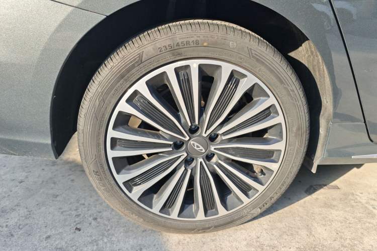 Used Chery Fengyun A8L 2025 1.5 TGDI 145 km Luxury Version Exterior 3