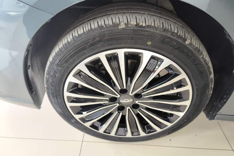 Used Chery Fengyun A8L 2025 1.5 TGDI 145 km Luxury Version Exterior 4