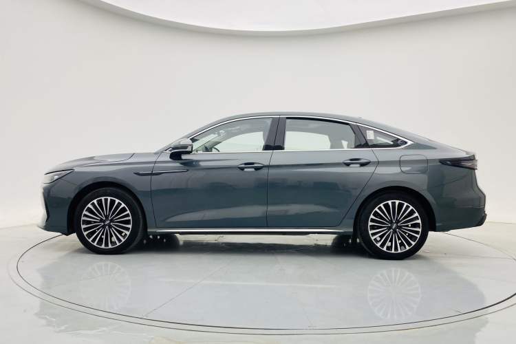 Used Chery Fengyun A8L 2025 1.5 TGDI 145 km Luxury Version Exterior 4
