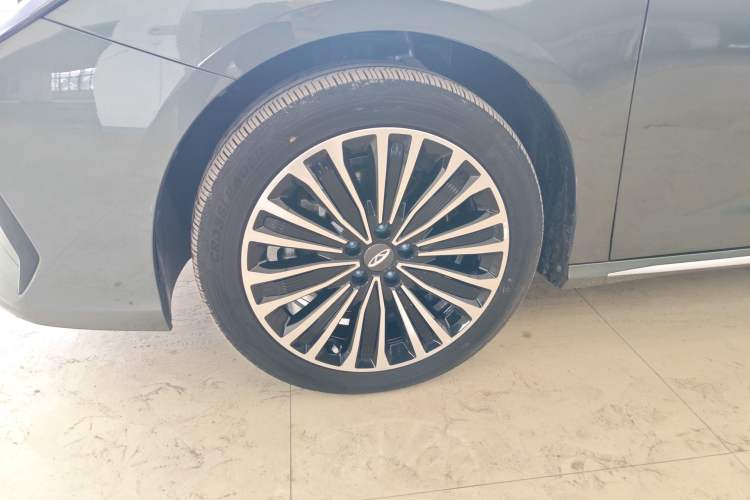 Used Chery Fengyun A8L 2025 1.5 TGDI 145 km Luxury Version Exterior 4