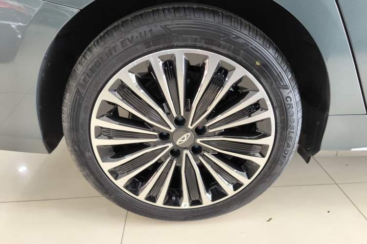 Used Chery Fengyun A8L 2025 1.5 TGDI 145 km Luxury Version Exterior 5