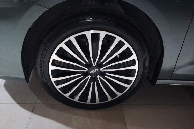 Used Chery Fengyun A8L 2025 1.5 TGDI 145 km Luxury Version Exterior 7