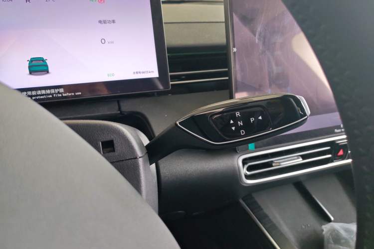 Used Chery Fengyun A8L 2025 1.5 TGDI 145 km Luxury Version Gear Lever