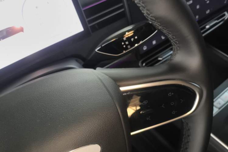 Used Chery Fengyun A8L 2025 1.5 TGDI 145 km Luxury Version Gear Lever