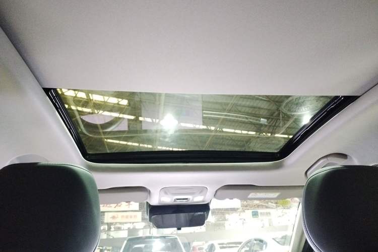 Used Chery Fengyun A8L 2025 1.5 TGDI 145 km Luxury Version Headliner