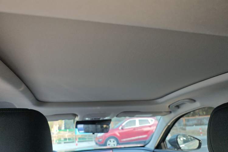 Used Chery Fengyun A8L 2025 1.5 TGDI 145 km Luxury Version Headliner