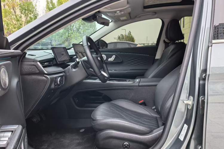 Used Chery Fengyun A8L 2025 1.5 TGDI 145 km Luxury Version Interior 1