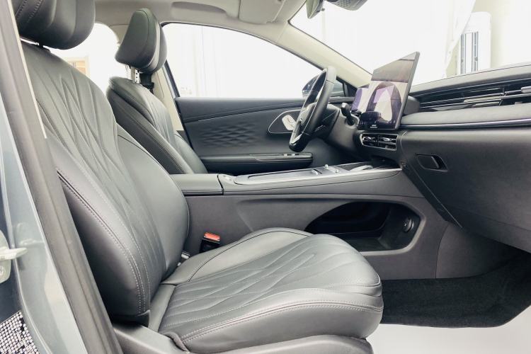 Used Chery Fengyun A8L 2025 1.5 TGDI 145 km Luxury Version Interior 3