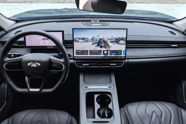 Used Chery Fengyun A8L 2025 1.5 TGDI 145 km Luxury Version Interior 3