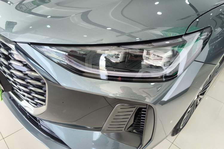 Used Chery Fengyun A8L 2025 1.5 TGDI 145 km Luxury Version Left Front Headlight