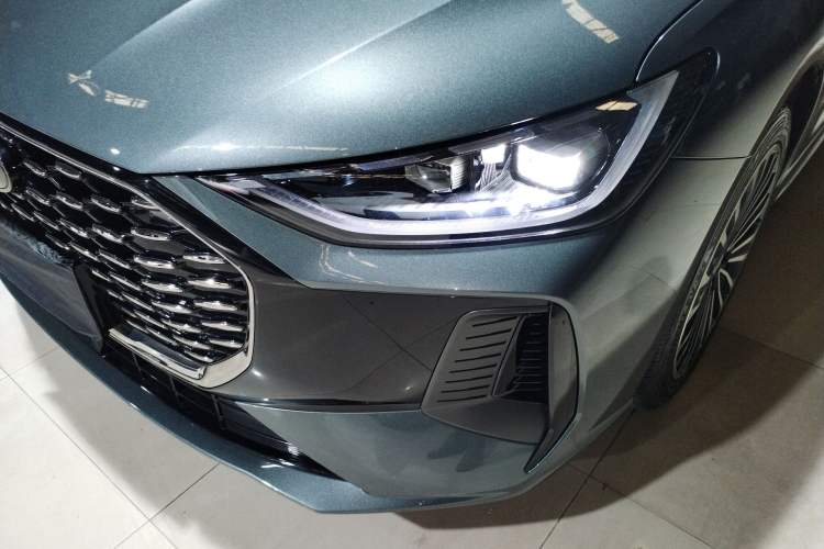 Used Chery Fengyun A8L 2025 1.5 TGDI 145 km Luxury Version Left Front Headlight