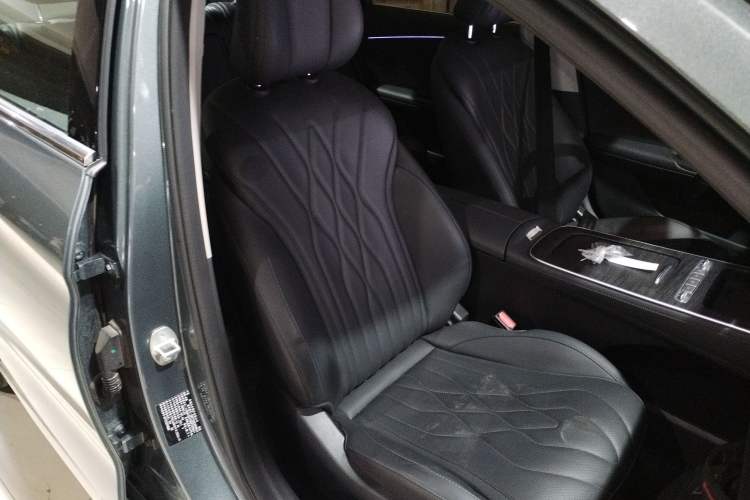 Used Chery Fengyun A8L 2025 1.5 TGDI 145 km Luxury Version Right Front Seat