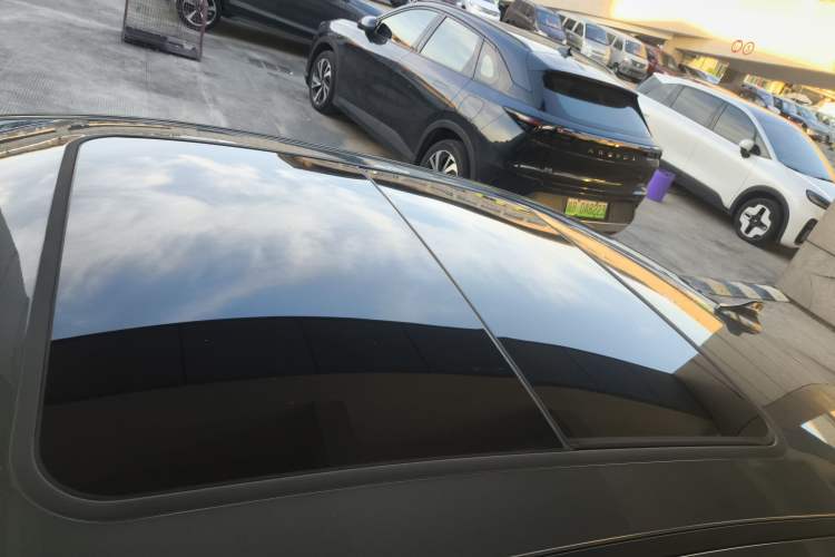 Used Chery Fengyun A8L 2025 1.5 TGDI 145 km Luxury Version Roof