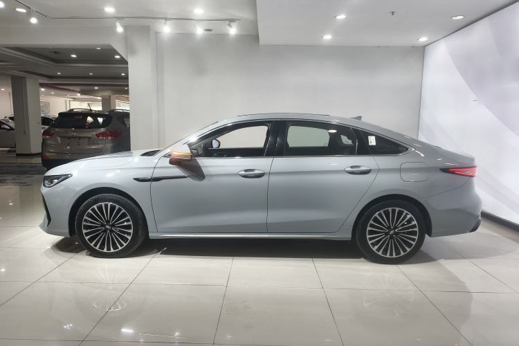 Used Chery Fengyun A8L 2025 1.5 TGDI 145 km Luxury Version Exterior 3