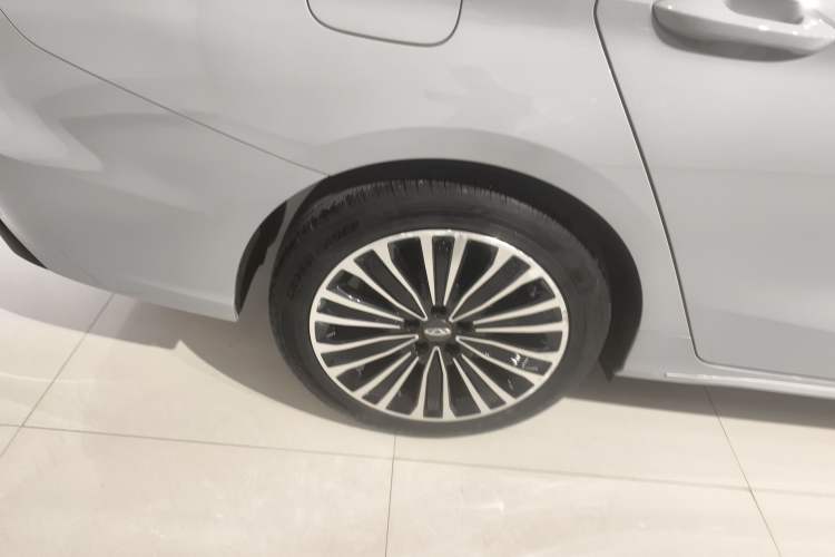 Used Chery Fengyun A8L 2025 1.5 TGDI 145 km Luxury Version Exterior 8