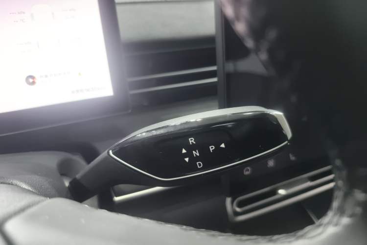 Used Chery Fengyun A8L 2025 1.5 TGDI 145 km Luxury Version Gear Lever