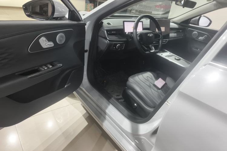 Used Chery Fengyun A8L 2025 1.5 TGDI 145 km Luxury Version Interior 3