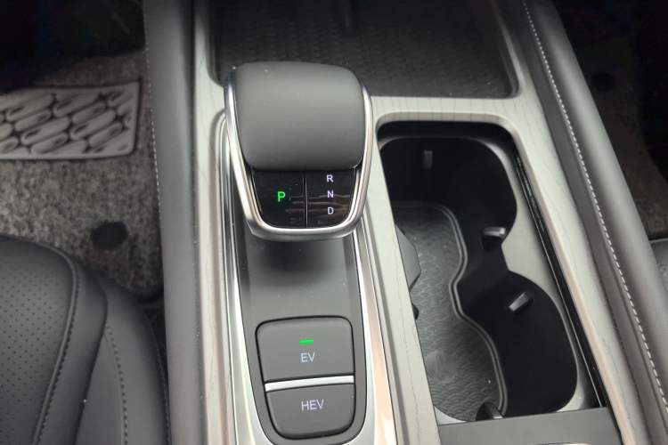 Used Chery Fengyun A8 2024 127 Yufeng Edition Gear Lever
