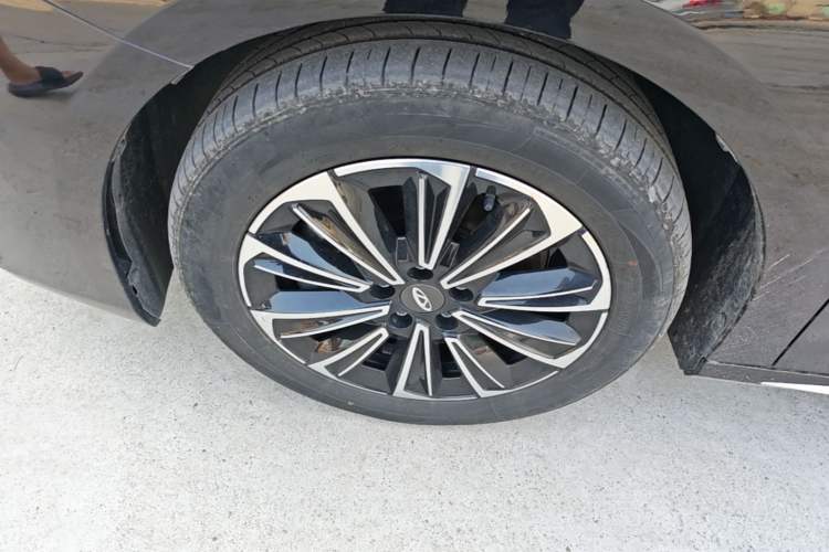 Used Chery Fengyun A8 2024 127 Far Voyage Luxury Edition Left Front Wheel Hub