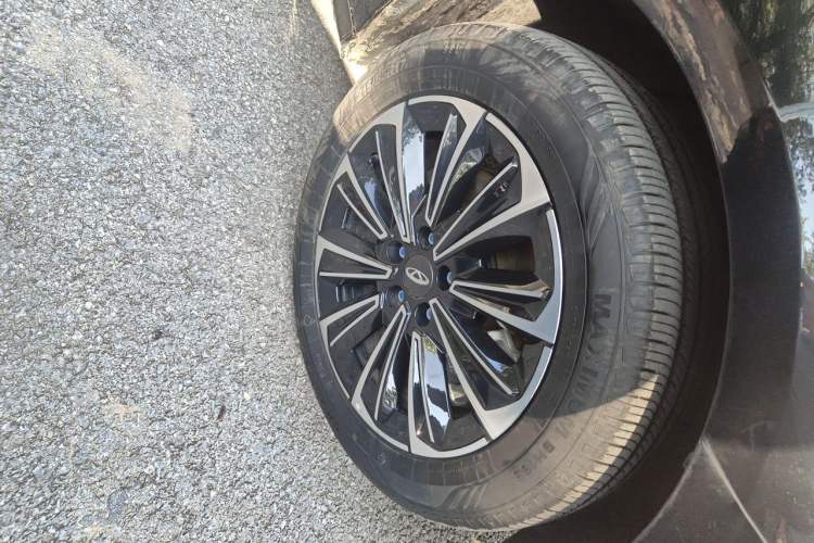 Used Chery Fengyun A8 2024 127 Chasing the Wind Edition Right Front Wheel Hub