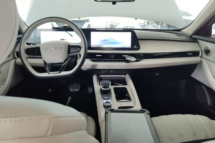 Used Chery Fengyun A8 2024 127 Long-Range Version Comfort Edition Center Console
