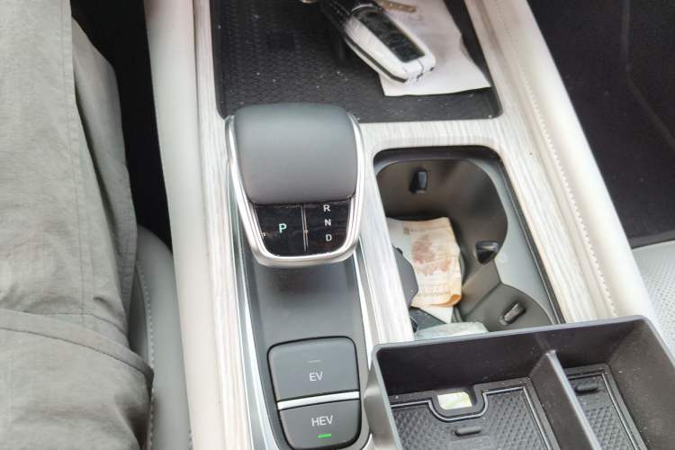 Used Chery Fengyun A8 2024 127 Yufeng Edition Gear Lever