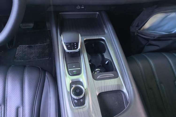 Used Chery Fengyun A8 2024 127 Long-Distance Edition Standard Version Gear Lever