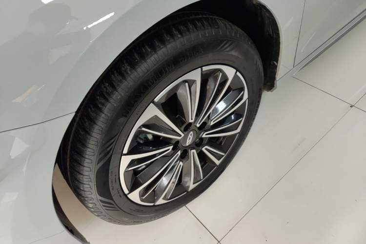 Used Chery Fengyun A8 2024 127 Chasing the Wind Edition Left Front Wheel Hub