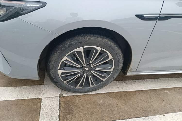 Used Chery Fengyun A8 2024 127 Chasing the Wind Edition Left Front Wheel Hub