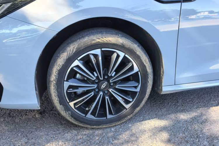 Used Chery Fengyun A8 2024 127 Long-Distance Edition Standard Version Left Front Wheel Hub