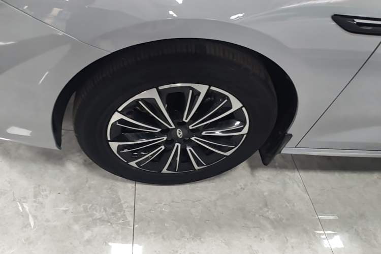 Used Chery Fengyun A8 2024 127 Long-Range Version Comfort Edition Left Front Wheel Hub