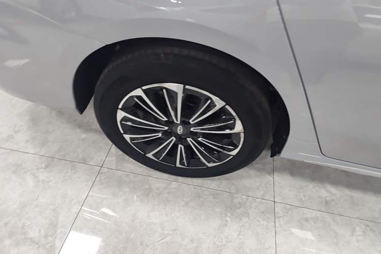 Used Chery Fengyun A8 2024 127 Long-Range Version Comfort Edition Right Rear Wheel Hub