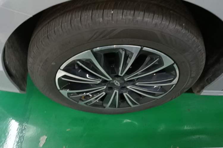 Used Chery Fengyun A8 2024 127 Chasing the Wind Edition Left Front Wheel Hub