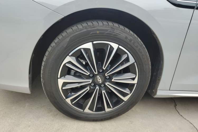 Used Chery Fengyun A8 2024 127 Chasing the Wind Edition Left Front Wheel Hub