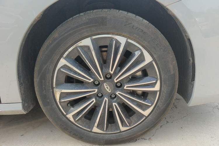 Used Chery Fengyun A8 2024 127 Long-Range Version Comfort Edition Right Front Wheel Hub