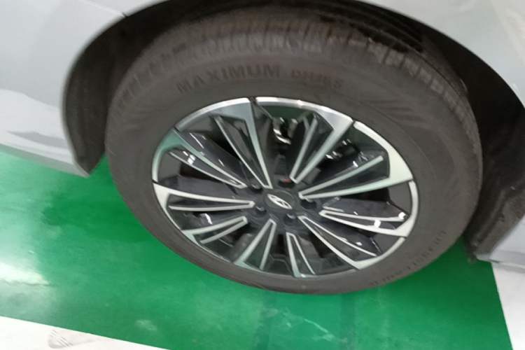 Used Chery Fengyun A8 2024 127 Chasing the Wind Edition Right Rear Wheel Hub